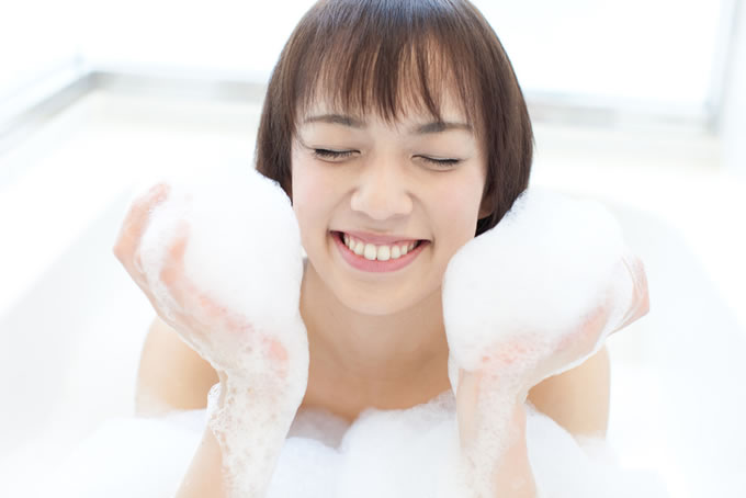 Fotolia 64648241 S 浴室のカビ・ヌメヌメをばっちり防ぐ！習慣にしたいカンタン風呂掃除術